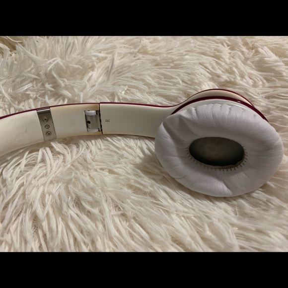 Beats Solo HD Pink Headphones - Picture 7 of 13